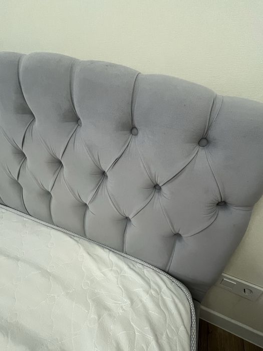 Двуспальная кровать