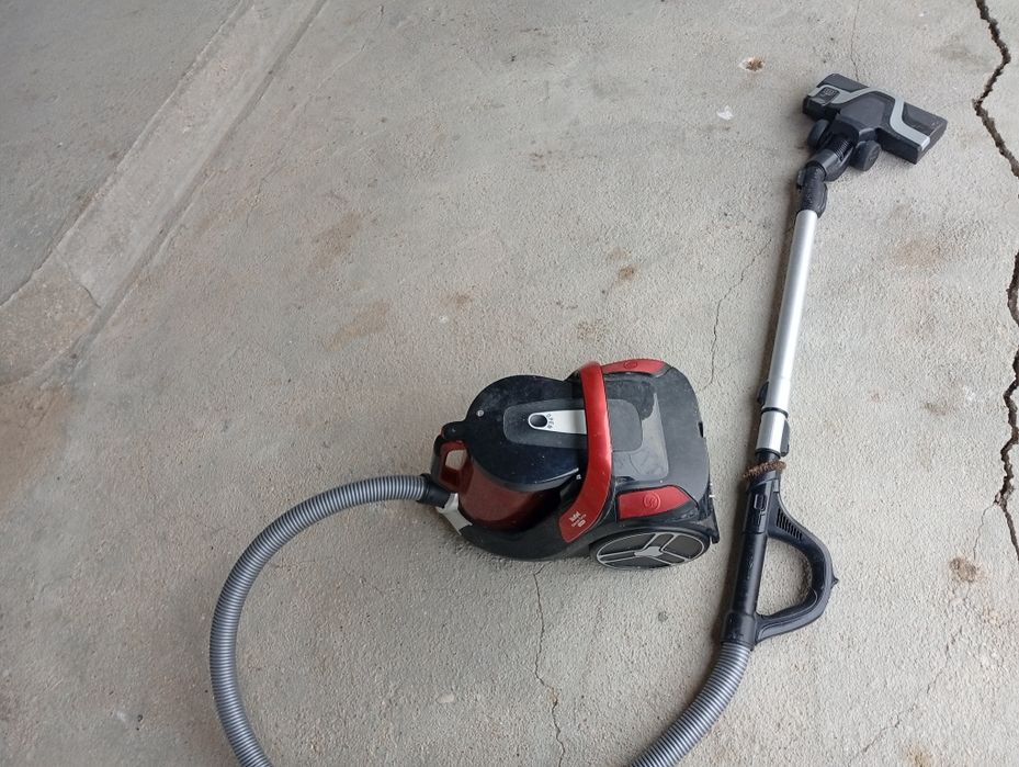 Продам два пылесоса на запчасти.