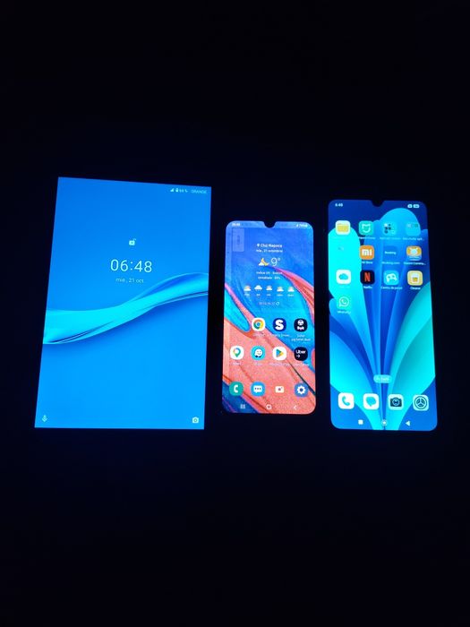 Vand 2 telefoane si 1 tableta la pachet