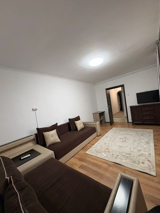 Proprietar închiriez apartament 3 camere  confort 1