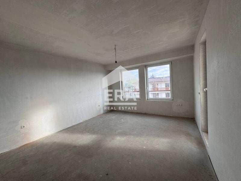 Тристаен апартамент за продажба - Св.св. Константин и Елена, Варна