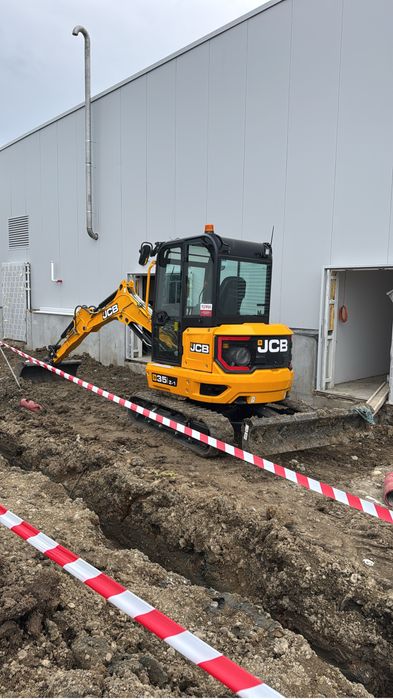 Închiriez miniexcavator 3,5 tone