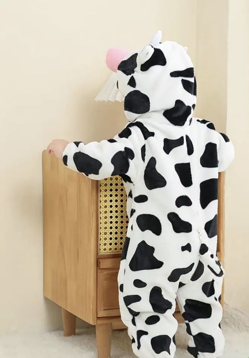 Costum superb văcuță 4-5 ani