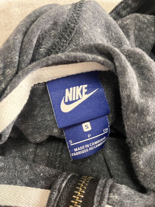 Продавам суичър Nike, G-star и рокля S