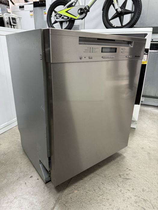 Съдомиялна MIELE 60/см  Автоматично отваряне