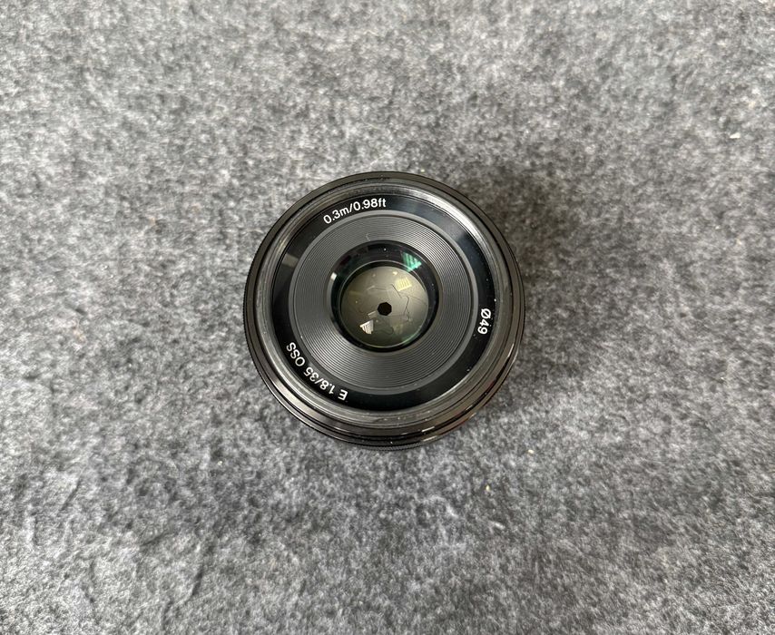 Sony 35mm f/1.8 OSS (E-mount)