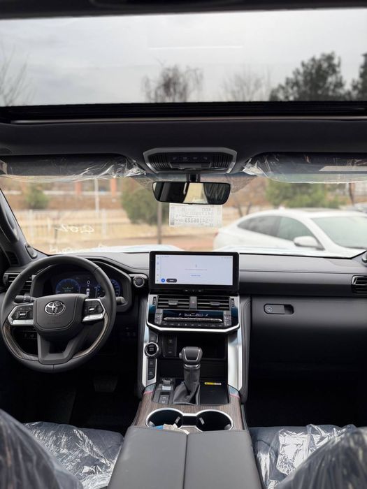 Bugun sotuvimizda Toyota Land Cruiser 300