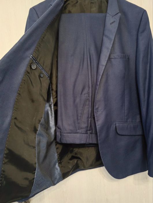 Costum barbati - stare foarte buna