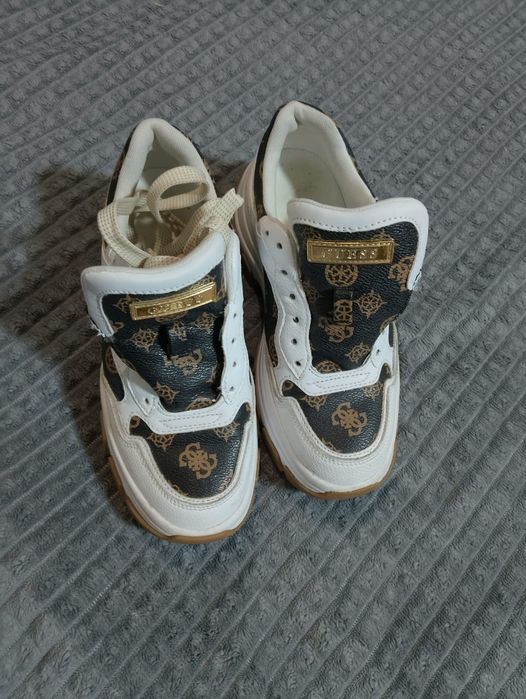 Кроссовки на девочку