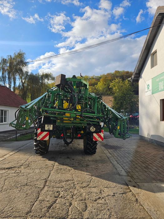 Met erbicidat tractat John Deere 832