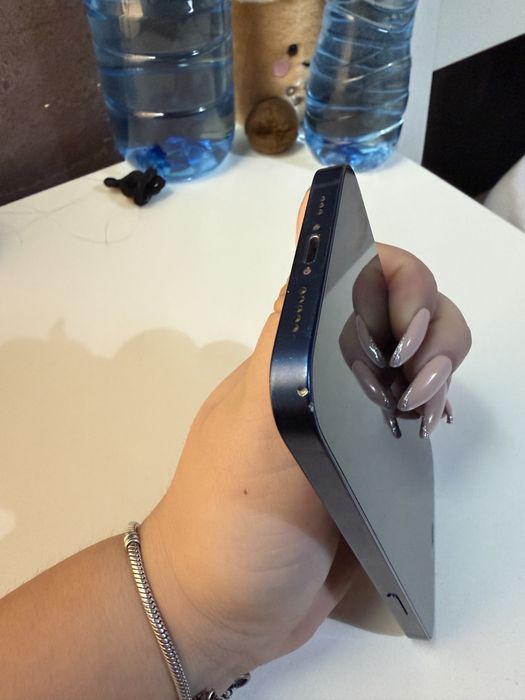 iPhone 12 в добро състояние