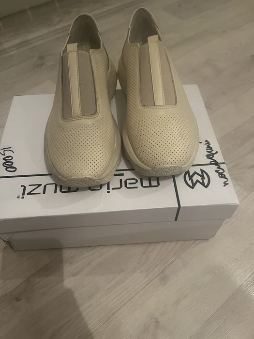 новый кроссовка , ………………..