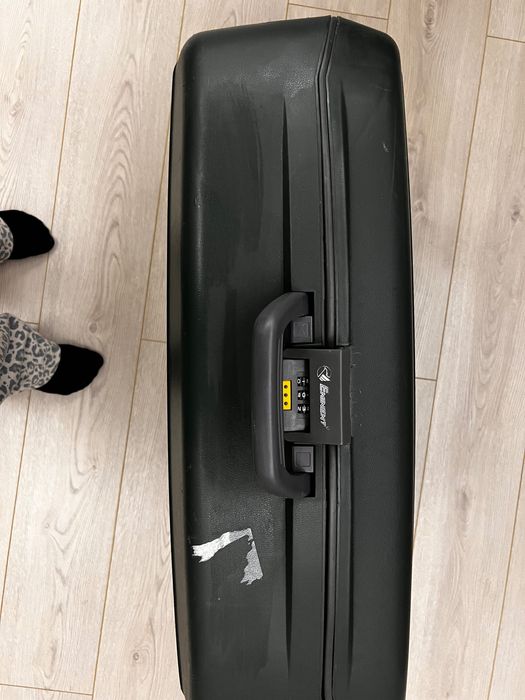 Чемодан Eminent до 30кг большой багаж