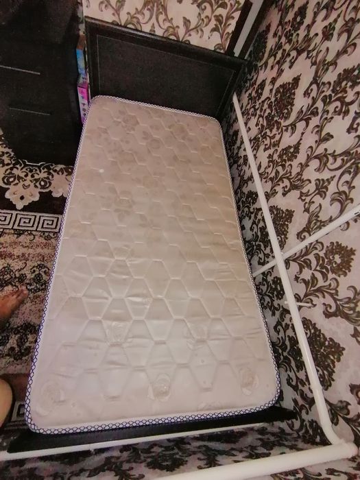 Кровать, холати почти янги.