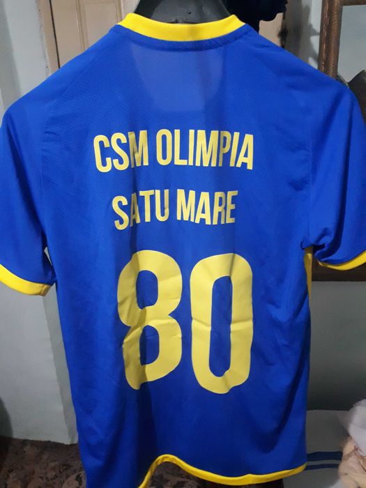 Tricou Olimpia Satu Mare cu autografe - banii merg la un baiat bolnav.