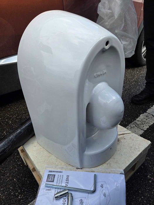 Vas wc suspendat Rimfree, forma inchisa, producator Geberit