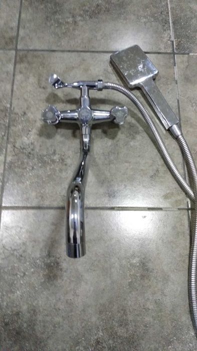 Продам смеситель в хорошем состояний