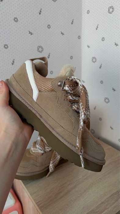 Продам зимние  угги