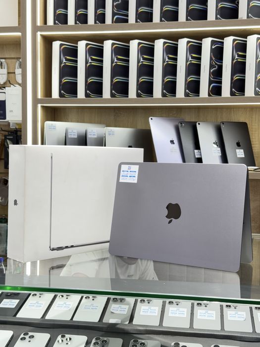 Macbook Air M3 13inch 16/256Gb space Grey