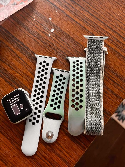 Apple Watch SE Nike Edition – Silver + Nike каишки
