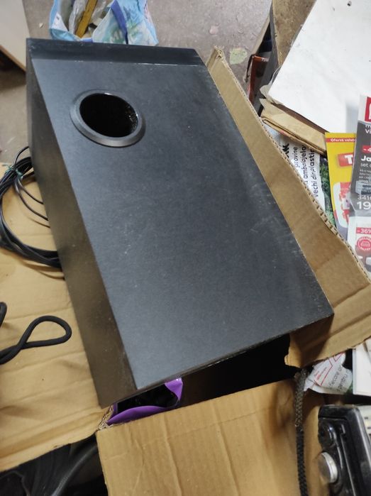 Vand sistem boxe 5.1. DESKTOP THEATER 5.1 DTT2200 CAMBRIDGE SOUNDWORKS, INC Newton, Massachusetts, USA