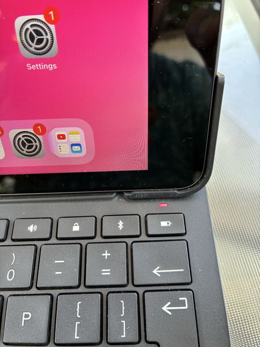 IPad 7 ca nou cu tastura Logitech