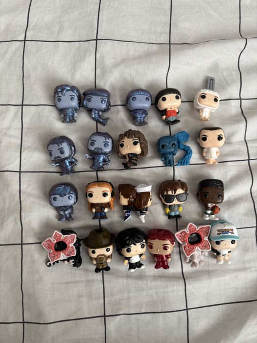 Stranger things kinder joy