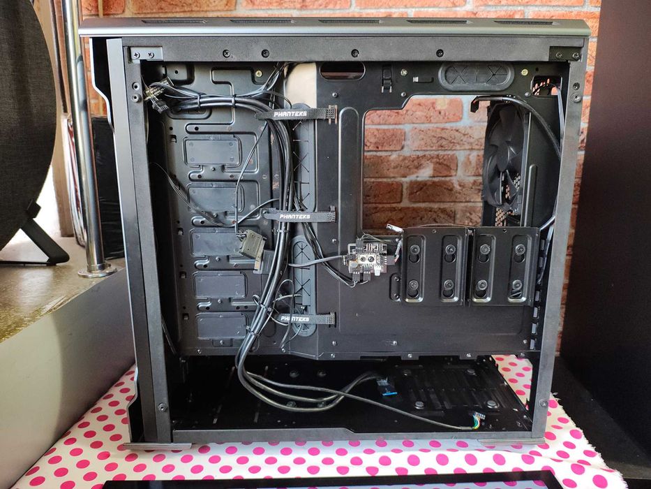 Carcasa Phanteks Enthoo Evolv Glass Satin Black.