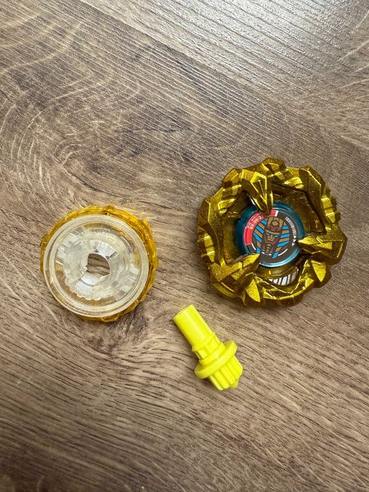 Beyblade комплект с X-Winder Launcher