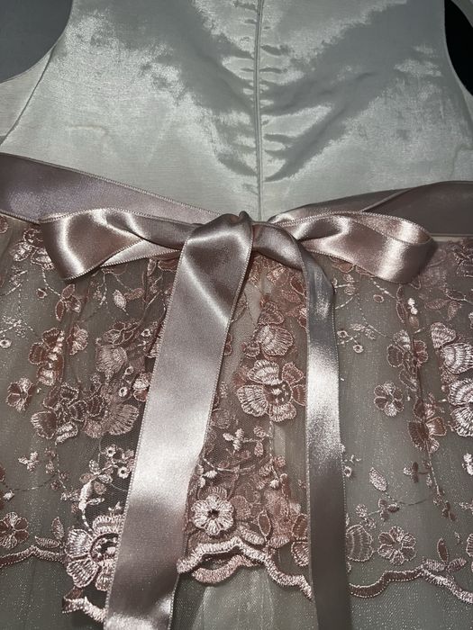 Платье нарядное на девочку 5-6 лет