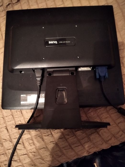 Продаю Монитор , камера ,мыш,клавиатура,все б/у