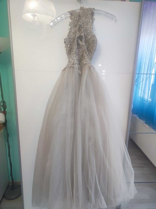 Бална рокля (рокля за повод)