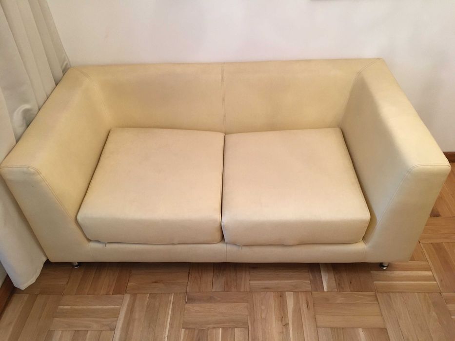 кожено канапе и стол