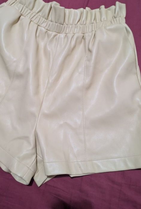 Pantaloni scurți piele m/l