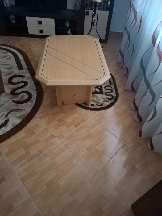 vand masuta salon adusa din Germania în stare buna