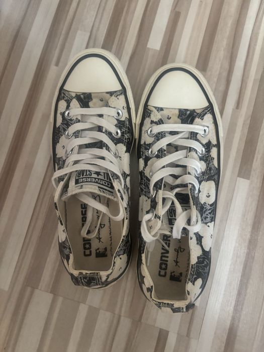 Два чифта обувки-Vans и Converse