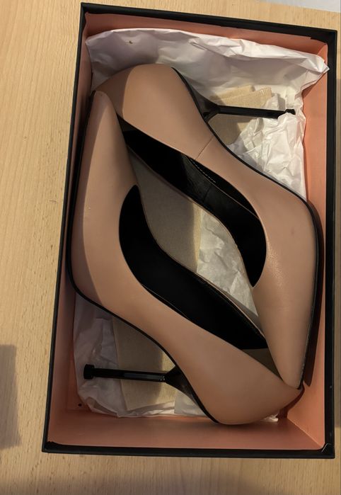 Pantofi din piele