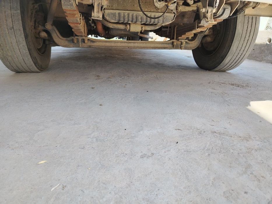 Isuzi avtobus...