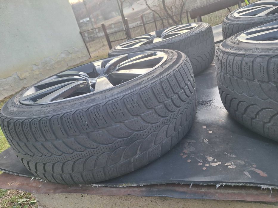 Cauciucuri cu geni pe 235/40 R19.  96V Cauciucurile sunt in stare buna