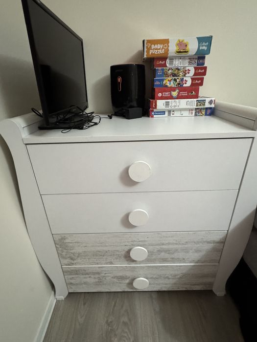 Vand mobilier camera copii