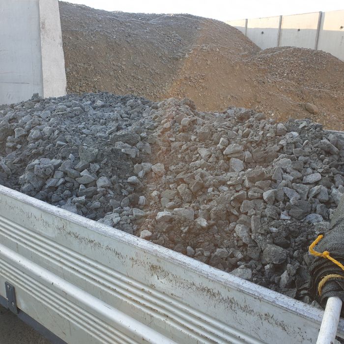 Vand si transport piatra concasata sort nisip margaritar  pamant negru