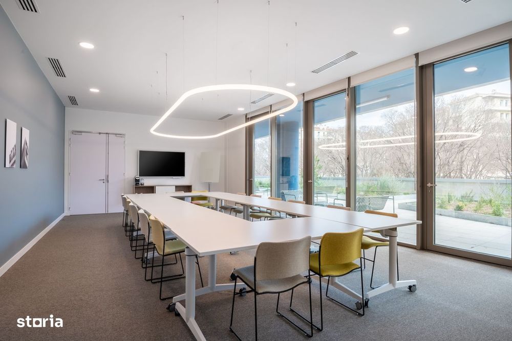 Spațiu de birou frumos proiectat pentru 5 persoane în Business Garden