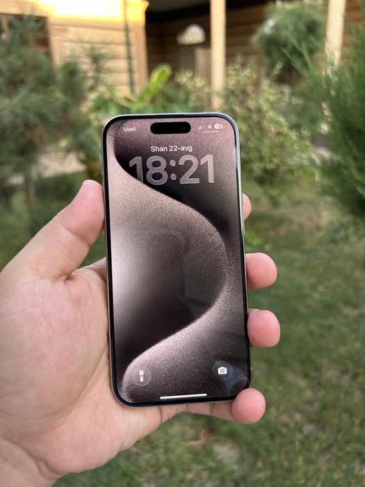 iPhone 15 Pro natural titan