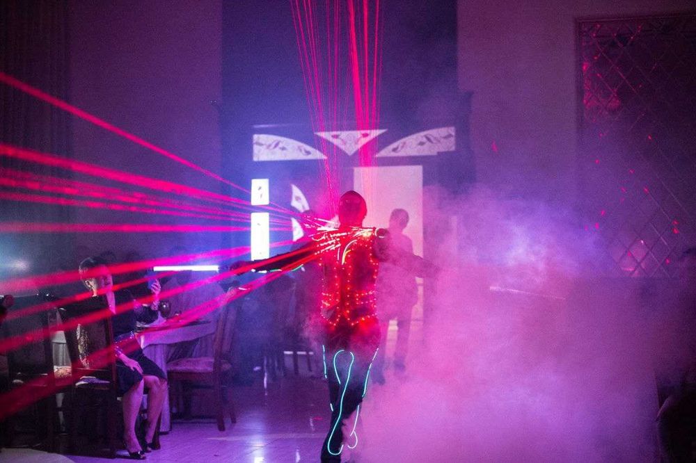 Лазерное  и неоновое шоу