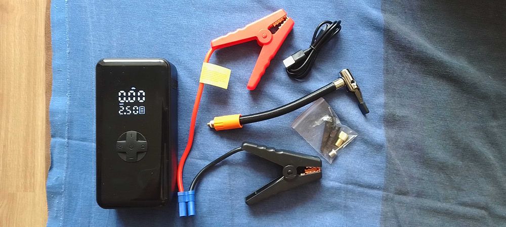 PowerBank с кабели за стартиране при паднал Акумулатор + помпа за гуми