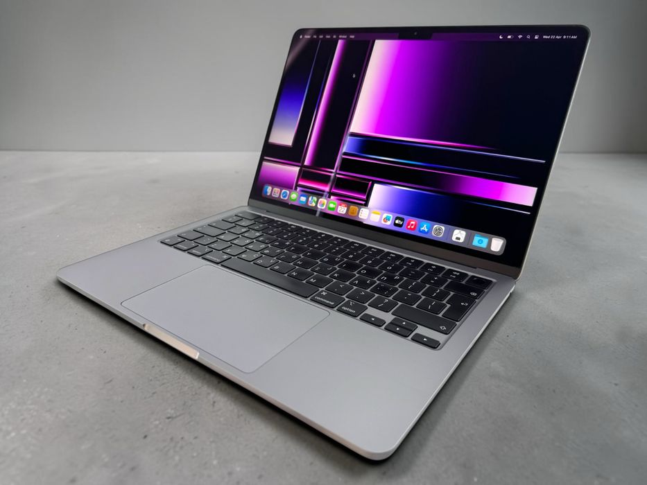 MacBook Air M3 13.6” M3 16RAM 256GB Space Gray 96% Battery!