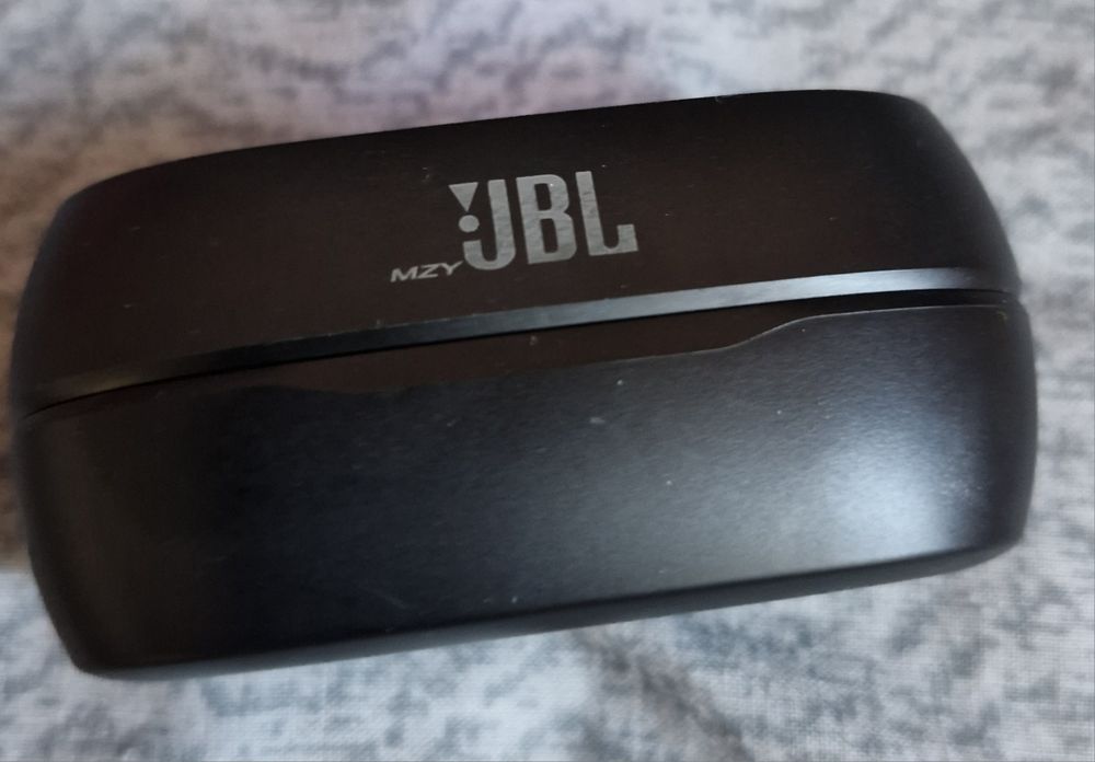 Продавам блутут слушалки