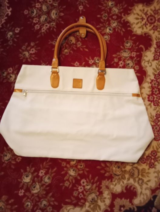 Geanta eleganta noua .