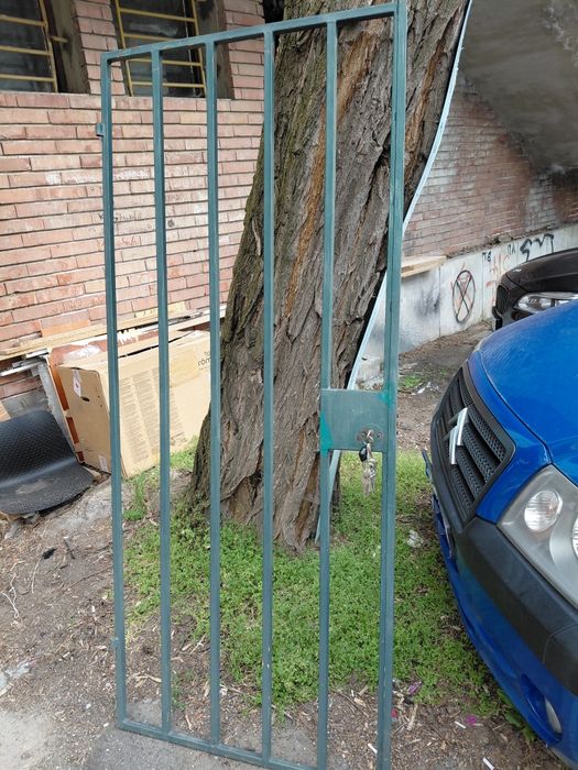 Метална решетъчна врата