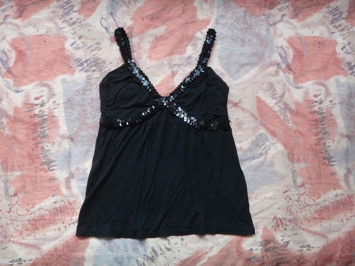 Черен потник с паети марка HM